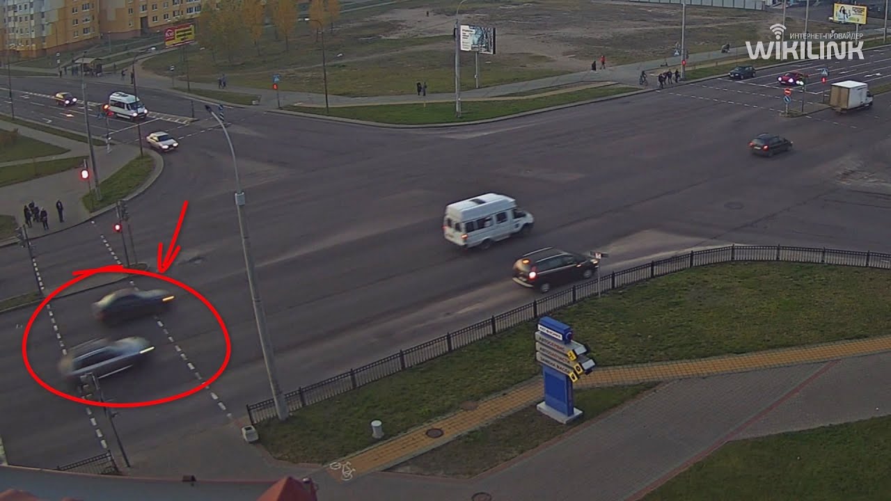 Появилось видео, как в Бресте на перекрёстке улиц Колесника — Краснознаменная столкнулись автомобили
