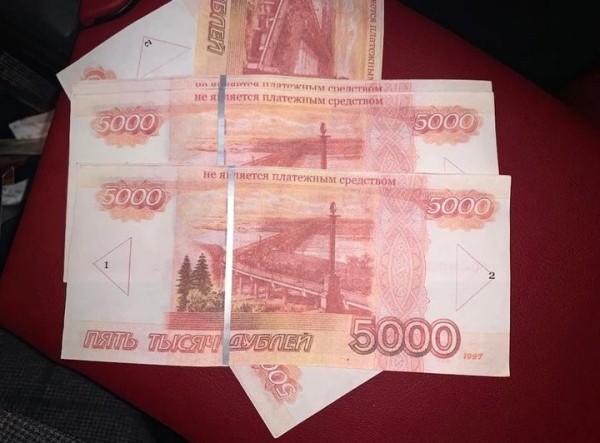 В России мошенники смогли обмануть банкоматы, скормив аппаратам фальшивых купюр на 60 миллионов российских рублей, а потом сняли настоящие