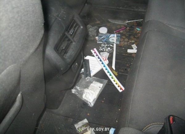 Белорус вез из Литвы автомобили на лафете. О колбах со странным веществом не знал. Но отвечать придется