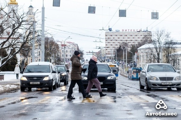 «Ходят по переходам как лоси по трассе». Почему конфликтуют водители и пешеходы?
