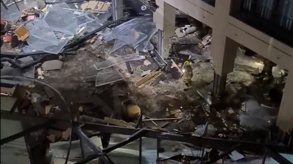 В Германии лопнул гигантский аквариум. Погибло 1,5 тысячи рыб