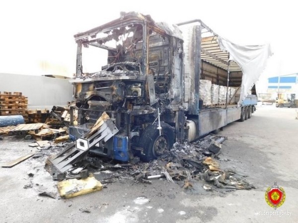 В логистическом центре сгорел тягач. Дальнобойщик утверждал, что из-за неисправности. Экспертиза доказала другое В логистическом центре сгорел тягач. Дальнобойщик утверждал, что из-за неисправности. Экспертиза доказала другое