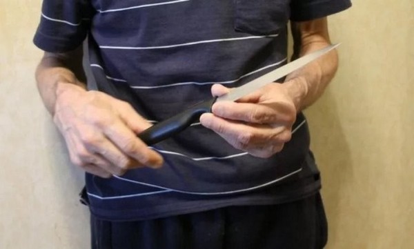 В Лунинецком районе дружеские посиделки двух пенсионеров закончились ножевыми В Лунинецком районе дружеские посиделки двух пенсионеров закончились ножевыми