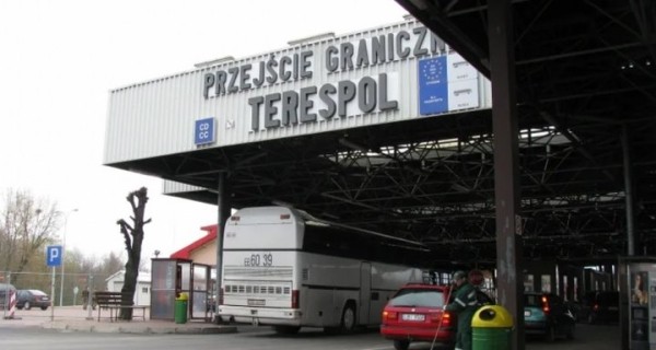 В ПП «Тересполь» у белорусов обнаружено более 100 тысяч евро В ПП «Тересполь» у белорусов обнаружено более 100 тысяч евро