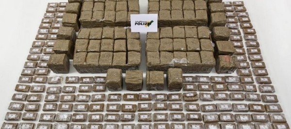 В Швейцарии задержали 28-летнего белоруса с 94 кг гашиша в машине