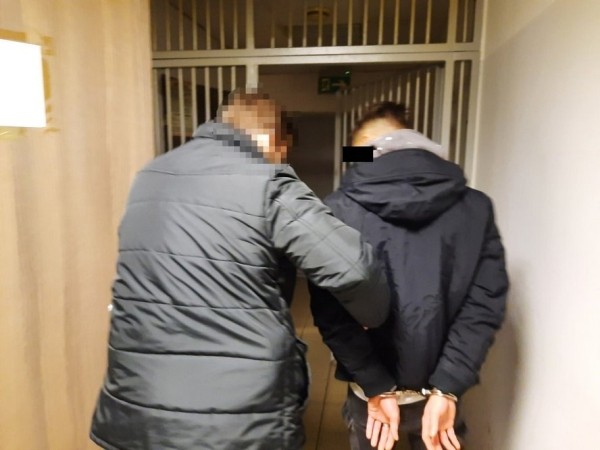 В Варшаве белорусы попали в ДТП. Водитель и пассажир вышли из машины и поменялись местами. Но это зафиксировала камера В Варшаве белорусы попали в ДТП. Водитель и пассажир вышли из машины и поменялись местами. Но это зафиксировала камера