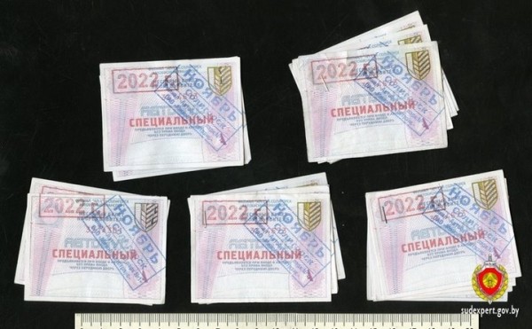 Белорус печатал на принтере проездные на автобус и продавал их