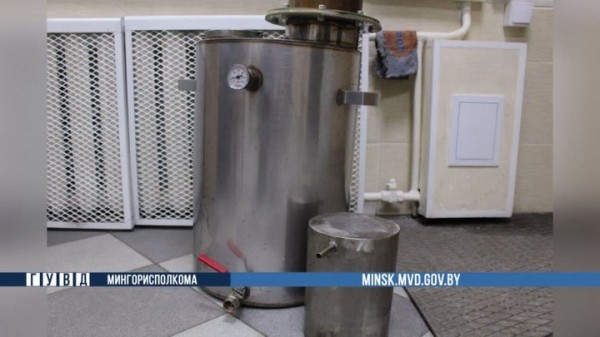 Белорус варил самогон в квартире