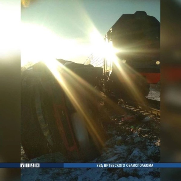 ЧП в Витебской области: Ford Transit застрял из-за поломки на ж/д переезде – его протаранил поезд ЧП в Витебской области: Ford Transit застрял из-за поломки на ж/д переезде – его протаранил поезд