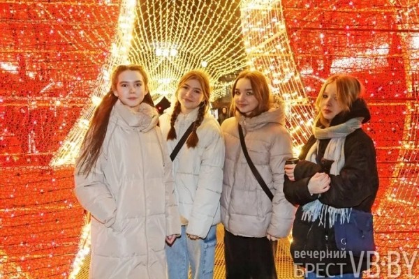 Как вам новогодняя иллюминация Бреста? Спросили у горожан и гостей нашего города Как вам новогодняя иллюминация Бреста? Спросили у горожан и гостей нашего города