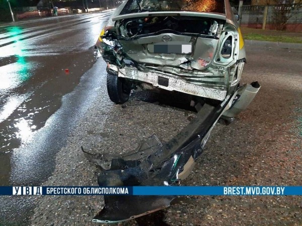 В Бресте произошло жесткое ДТП. Водитель «Audi» скрылся с места происшествия