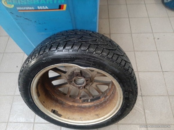 Испортил два колеса из-за ямы на трассе М1. Компенсация — 60 рублей