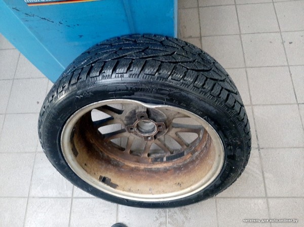 Испортил два колеса из-за ямы на трассе М1. Компенсация — 60 рублей