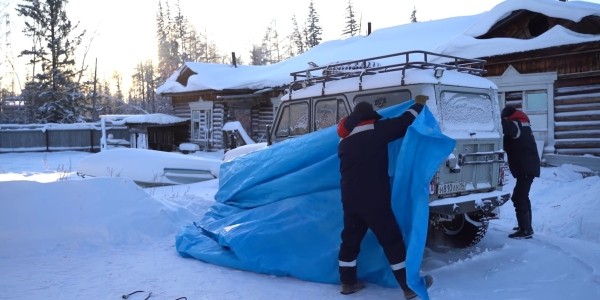 Как заводят автомобиль в минус 50°C. Видео из Якутии Как заводят автомобиль в минус 50°C. Видео из Якутии