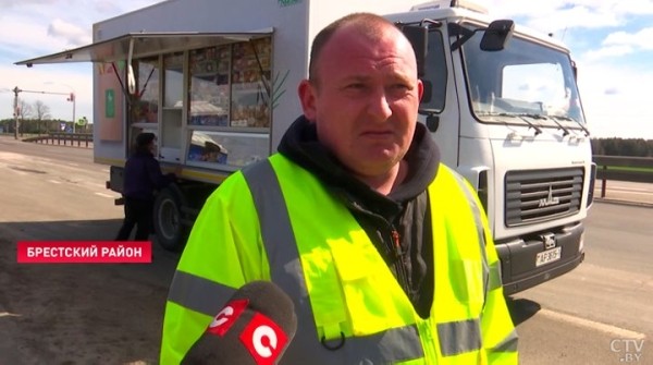 30-километровая очередь на границе: под Брестом организовали торговлю питанием для водителей 30-километровая очередь на границе: под Брестом организовали торговлю питанием для водителей
