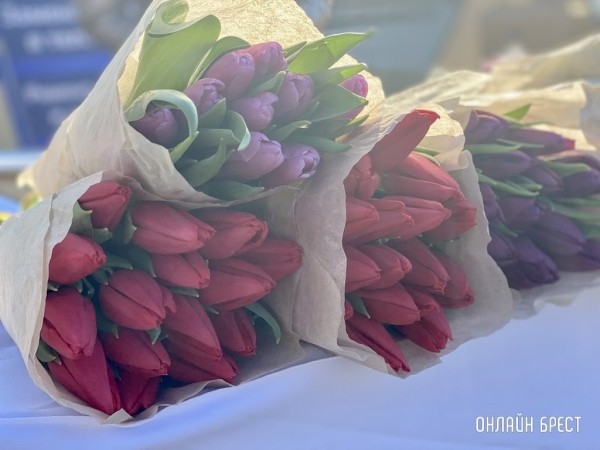 Небывалые скидки на розы: мошенники к 8 Марта придумали новую схему обмана