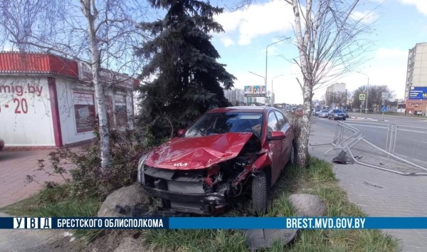 В Бресте пьяный водитель совершил ДТП В Бресте пьяный водитель совершил ДТП