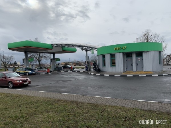Автомобильное топливо снова дешевеет в Беларуси