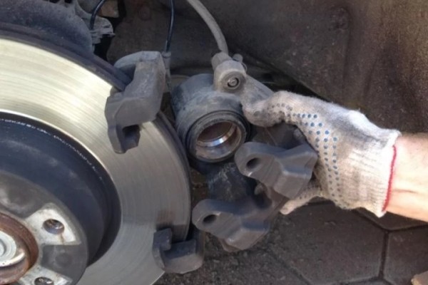 Последствия ремонта: водитель не попал в ДТП лишь благодаря опыту вождения Последствия ремонта: водитель не попал в ДТП лишь благодаря опыту вождения