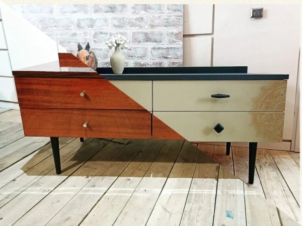 Пришлось переехать за город и работать без выходных. Как декоратор мебели зарабатывает свои 2 000 рублей в месяц