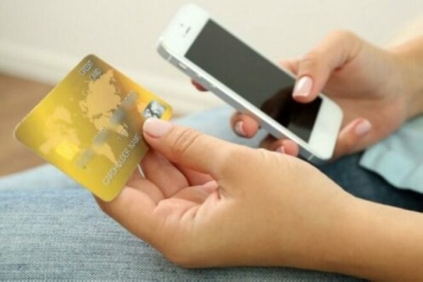 С помощью карты белоруски мошенники перевели 74 тысячи рублей. Она даже не знала об этом