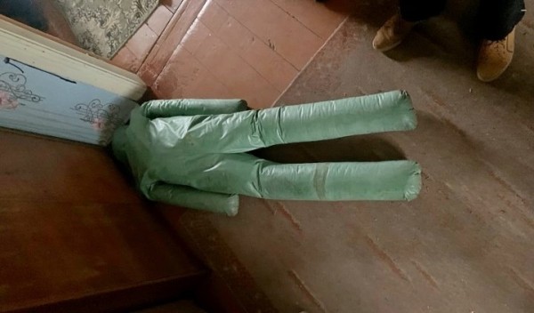 Труп 5 дней лежал во дворе. Следователи раскрыли обстоятельства жестокого убийства мужчины Труп 5 дней лежал во дворе. Следователи раскрыли обстоятельства жестокого убийства мужчины