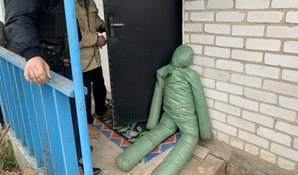 Труп 5 дней лежал во дворе. Следователи раскрыли обстоятельства жестокого убийства мужчины Труп 5 дней лежал во дворе. Следователи раскрыли обстоятельства жестокого убийства мужчины