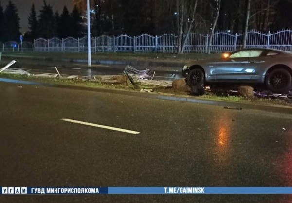 В Беларуси «бесправник» разбил Ford Mustang