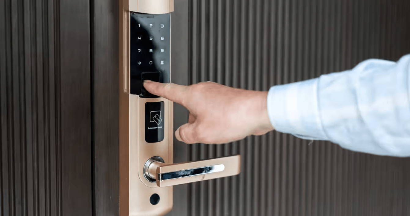 Почему входные двери с зеркалом — идеальный выбор для вашей квартиры