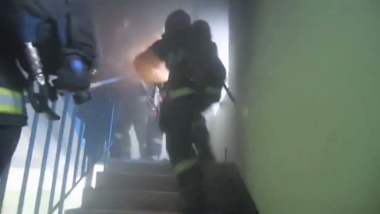 Акриловая ванна загорелась между этажами многоэтажки в Бобруйске