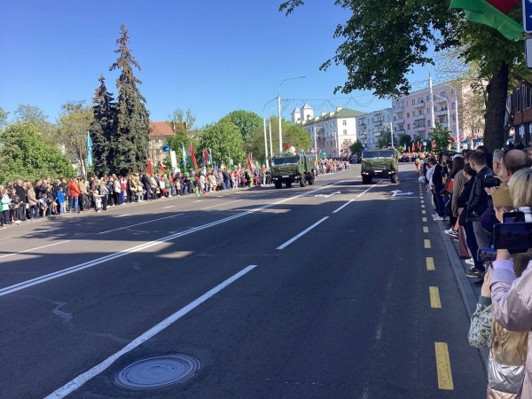 Парад с участием военной техники открыл празднование Дня Победы в Бресте