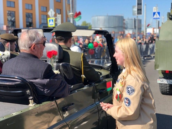 Парад с участием военной техники открыл празднование Дня Победы в Бресте