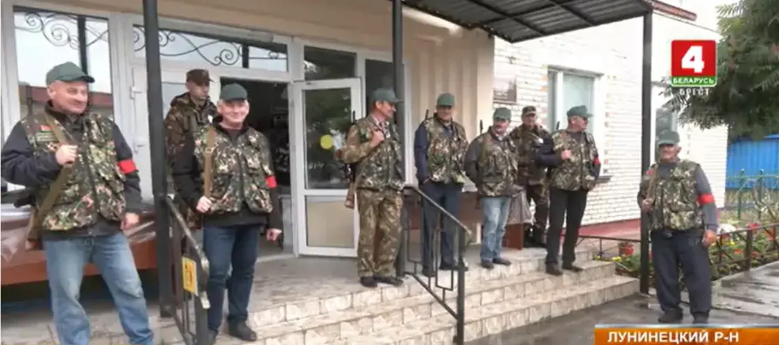 20 пенсионеров лунинецкого «народного ополчения» готовятся к войне с НАТО