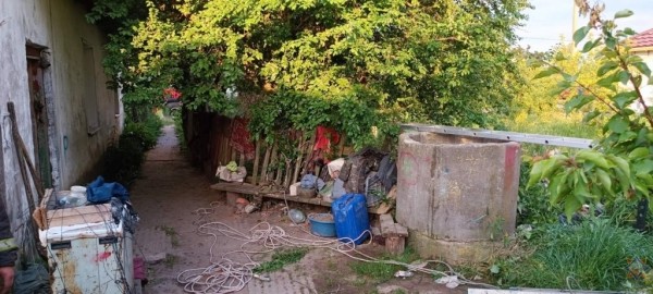 Белоруска упала в колодец. За ней прыгнул мужчина — обоих пришлось спасать МЧС