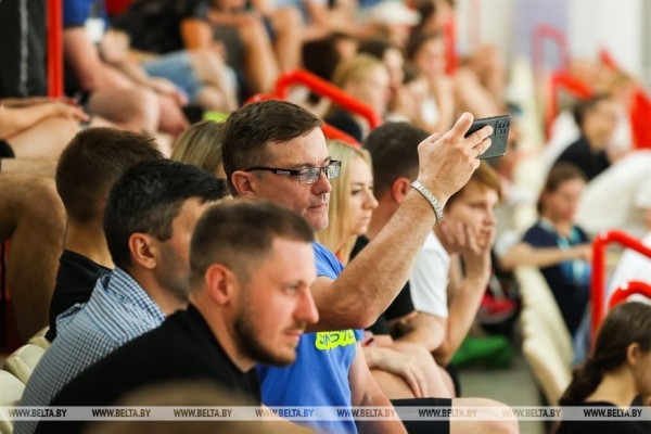 Более 300 пловцов из Беларуси и России соревнуются в Бресте