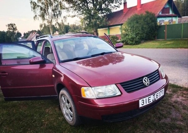 «Она стоила $16 900, но 300 долларов нам сбросили». Белорусы купили внедорожник в автохаусе — остались без денег и машины