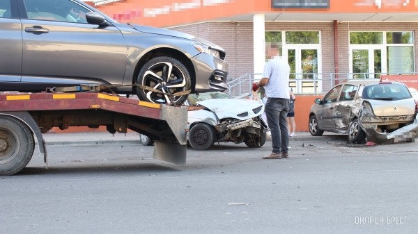 Вот как все было! Видео жесткого ДТП на Гоголя в Бресте