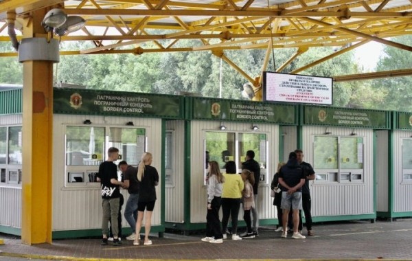 «Зелёную карту» белорусам заменит «Синяя». Вот куда с ней можно будет поехать