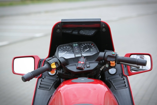 Белорус купил в США 27-летний мотоцикл BMW K1100 RS