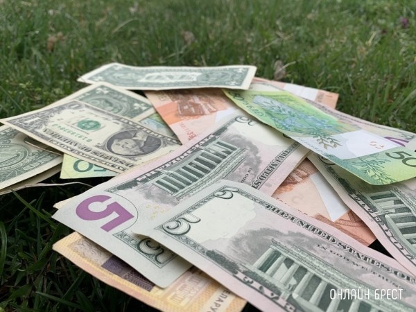 Эти доллары не брали, а теперь примут в обменниках. У банков изменения — узнали почему Эти доллары не брали, а теперь примут в обменниках. У банков изменения — узнали почему
