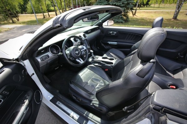 «Геометрия не пострадала, безопасность — целая». Белорус привёз из Америки 466-сильный Ford Mustang GT