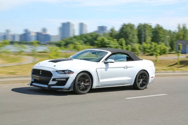 «Геометрия не пострадала, безопасность — целая». Белорус привёз из Америки 466-сильный Ford Mustang GT