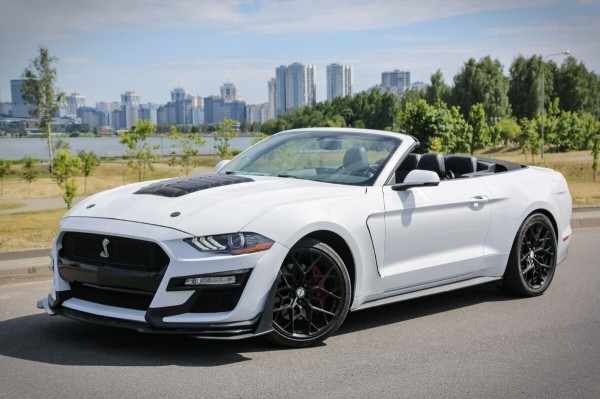 «Геометрия не пострадала, безопасность — целая». Белорус привёз из Америки 466-сильный Ford Mustang GT