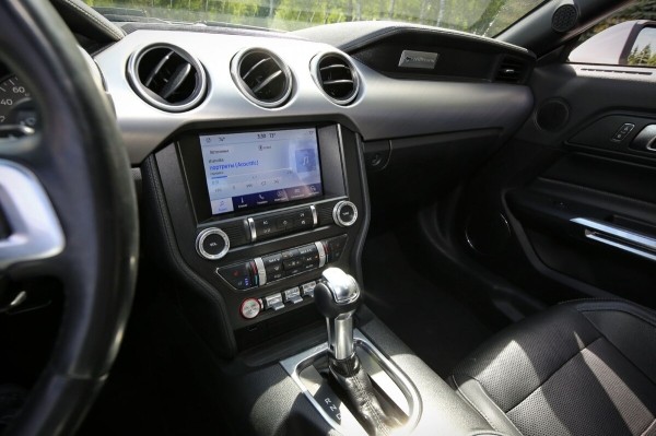 «Геометрия не пострадала, безопасность — целая». Белорус привёз из Америки 466-сильный Ford Mustang GT