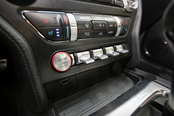 «Геометрия не пострадала, безопасность — целая». Белорус привёз из Америки 466-сильный Ford Mustang GT