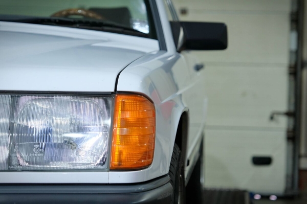 По прозвищу Baby-Benz. Показываем идеально сохранившийся Mercedes W201