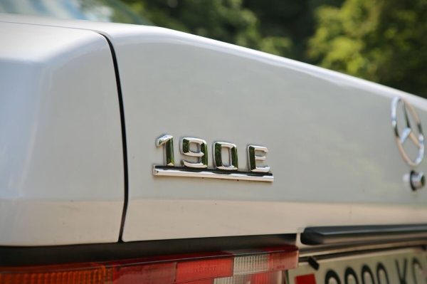 По прозвищу Baby-Benz. Показываем идеально сохранившийся Mercedes W201