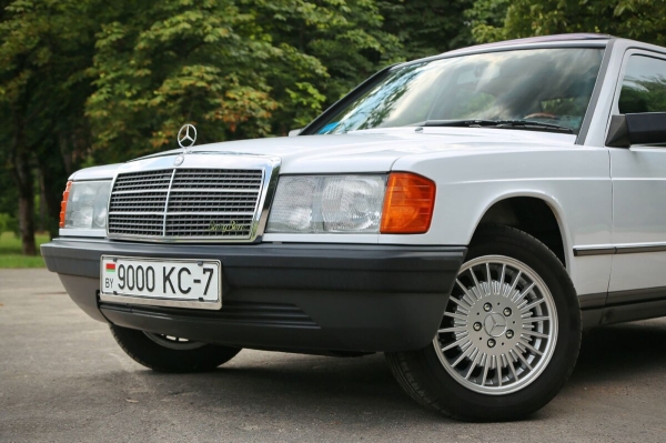 По прозвищу Baby-Benz. Показываем идеально сохранившийся Mercedes W201