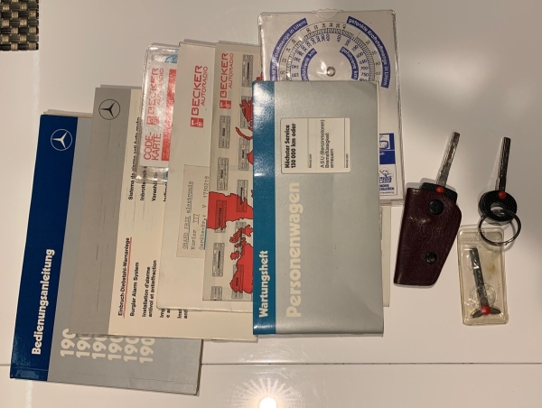 По прозвищу Baby-Benz. Показываем идеально сохранившийся Mercedes W201