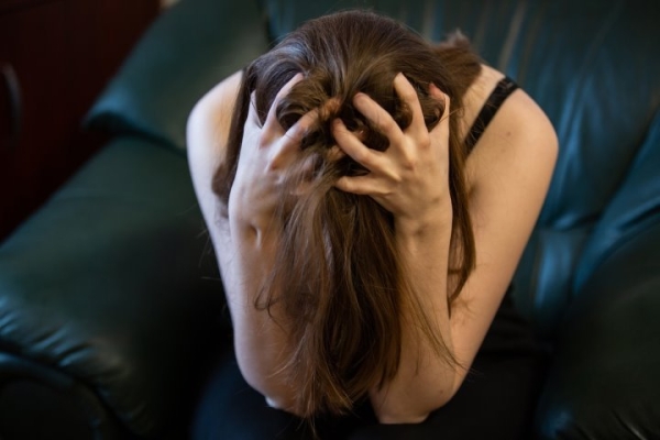 В Барановичах мошенники толкали женщину на преступление, обещая вернуть похищенное